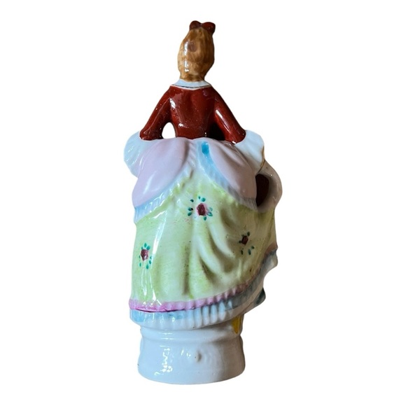 Vintage Victorian Lady Figurine Made in‎ Japan - Picture 2 of 3